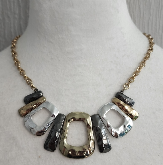 Elegant Tri-Color Necklace - Picture 1 of 2
